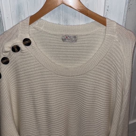 Beige Dolan Sleeve Sweater Size Large - Picture 2 of 6